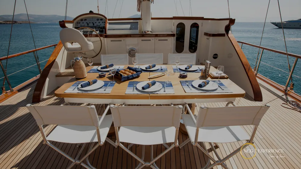 Yacht cruises